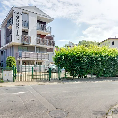 Sunrise Apartments Close To The Beach & By Noclegi Renters Daire *